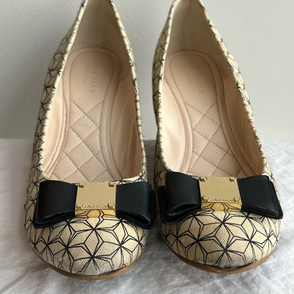 Cole Haan Tali Grand Bow Wedge, Cream Black geometric print, size 7.5B - Picture 3 of 11